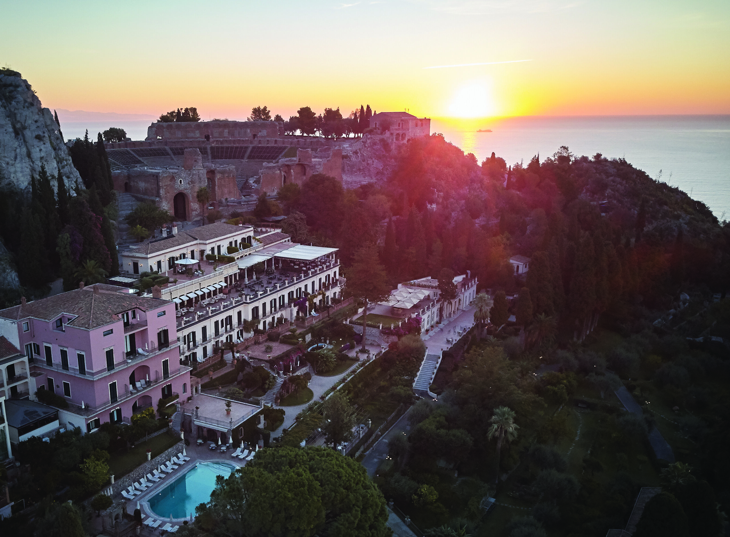 Wedding at Grand Hotel Timeo with a breathtaking sunset backdrop