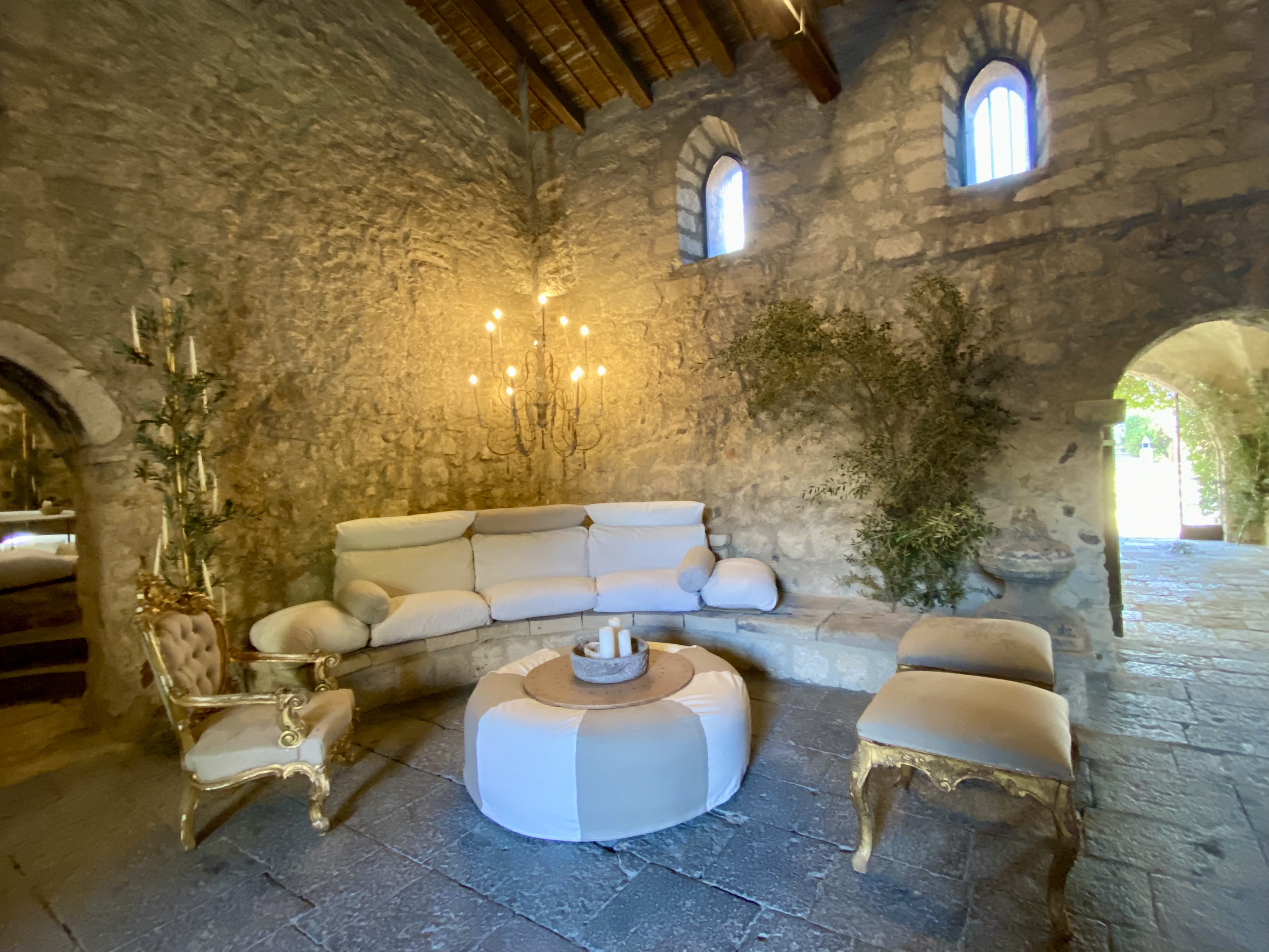 elegant weddings in southern Italy, lounge area