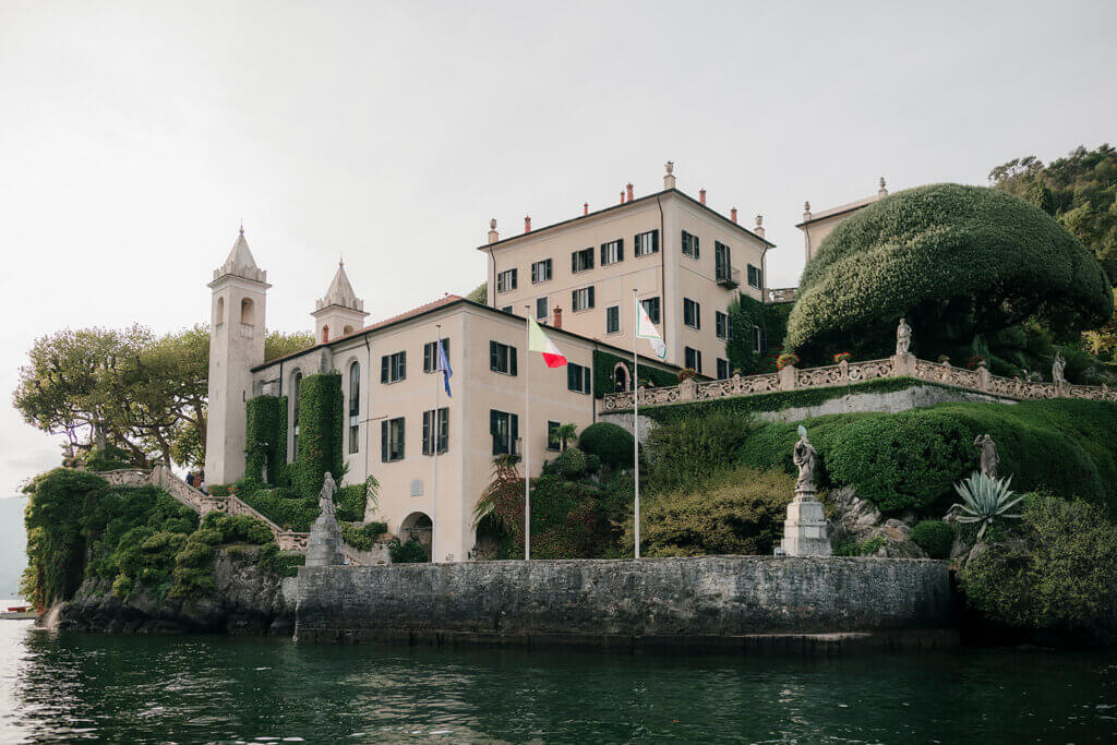 Villa del Balbianello overlooking Lake Como, styled for an intimate and elegant destination celebration Roberta Burcheri Events