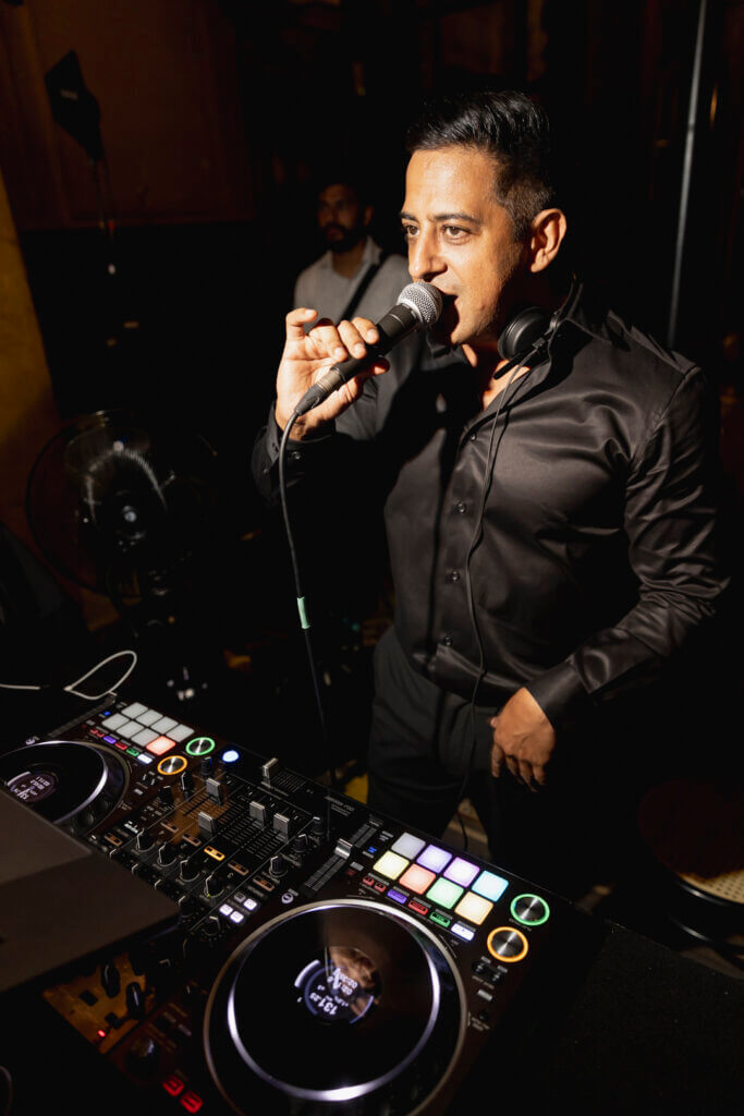 DJ entertainment specialise din Luxury Indian weddings